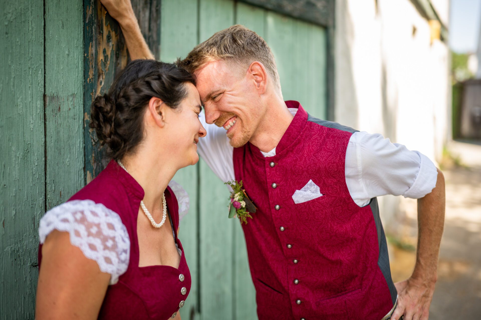 Hochzeitsanzug mit Fliege und Anstecker Roman Metz Photography, Hochzeitsfotos, München