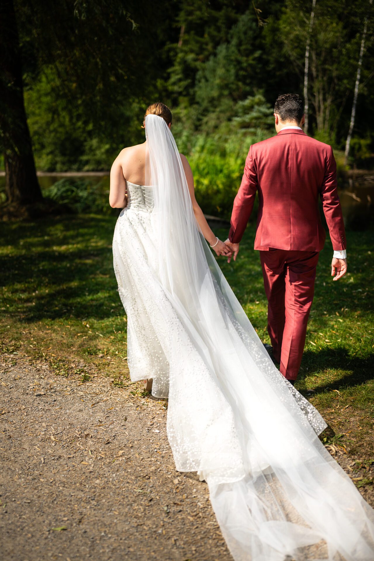 Hochzeitsanzug mit Fliege und Anstecker Roman Metz Photography, Hochzeitsfotos, München